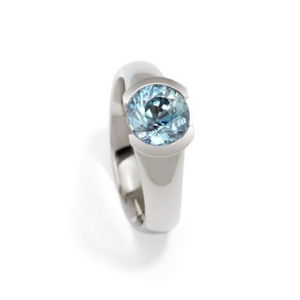 Ring mit rundem blaume Stein Zirkon in Weißgold